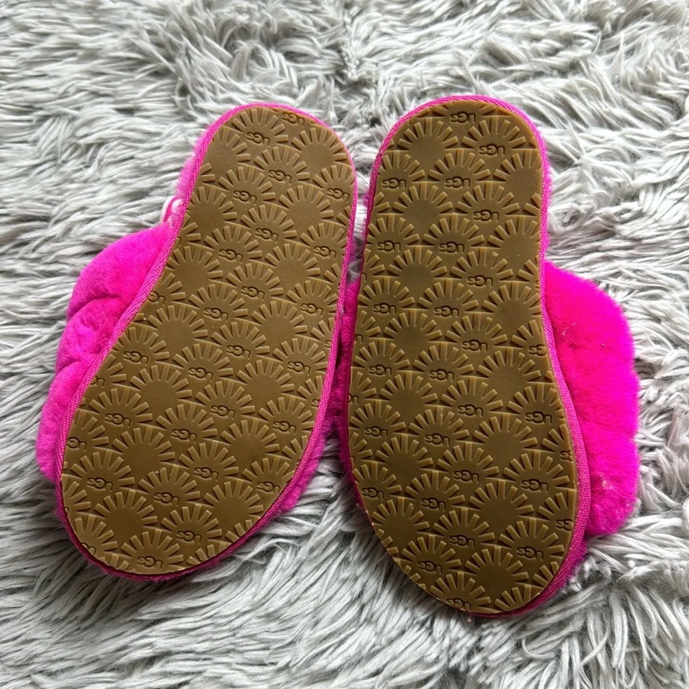 UGG kids fluff yea slide hot pink size 10